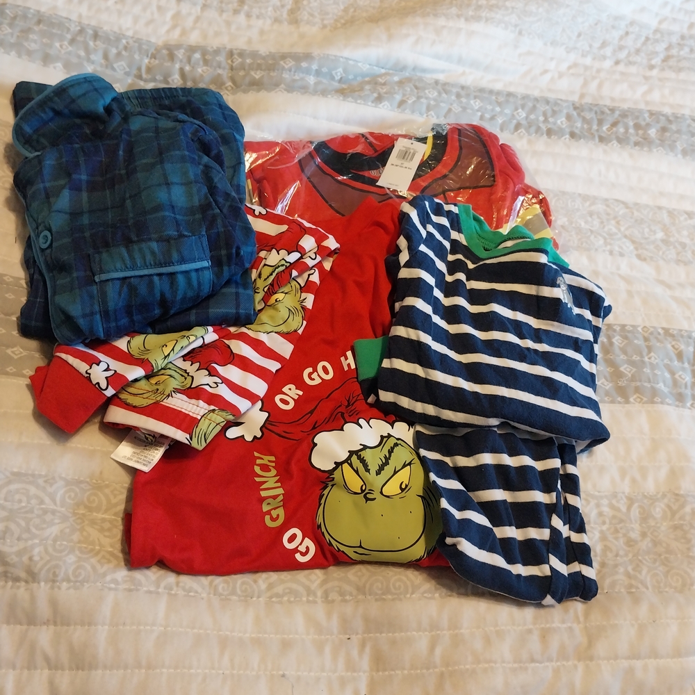 Kids' Grinch Red Graphic Pajama Set